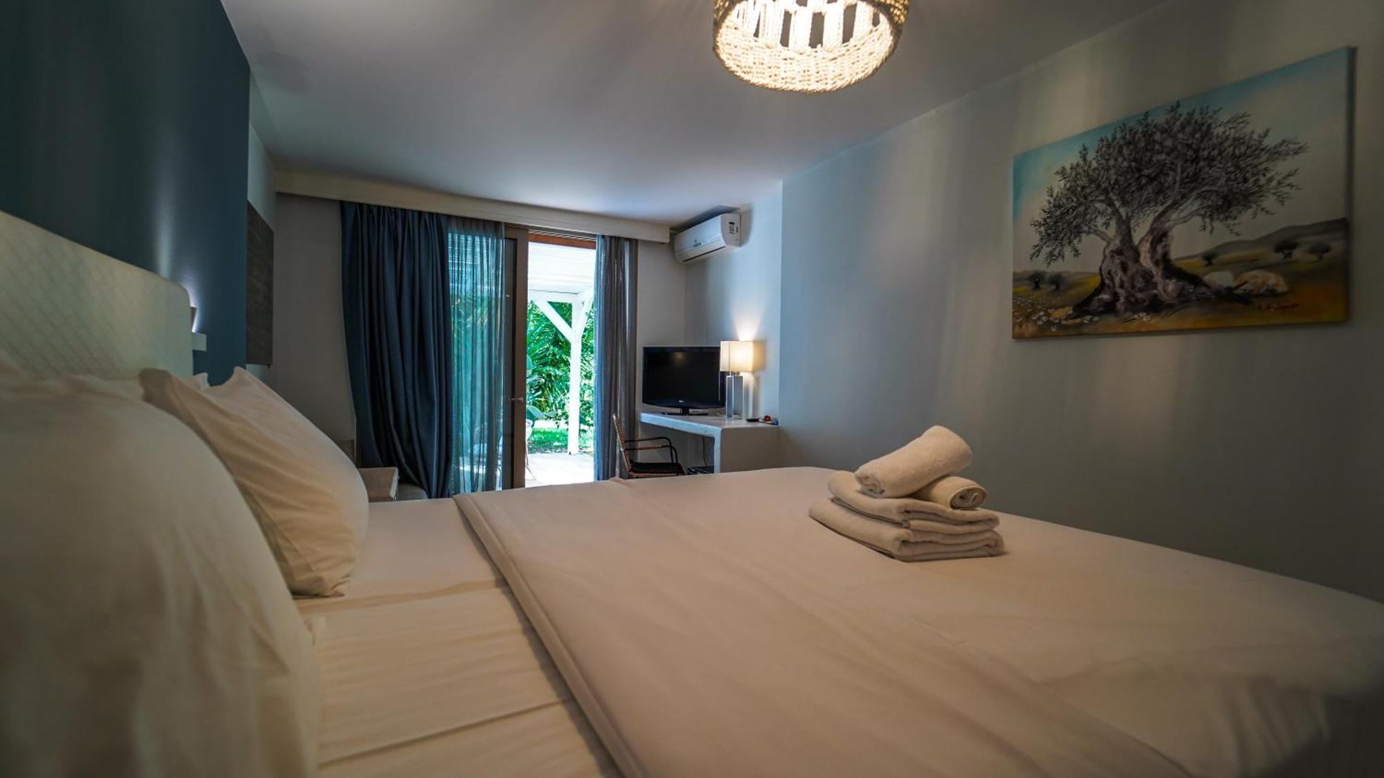 Cape North West Hotel Парга Екстериор снимка
