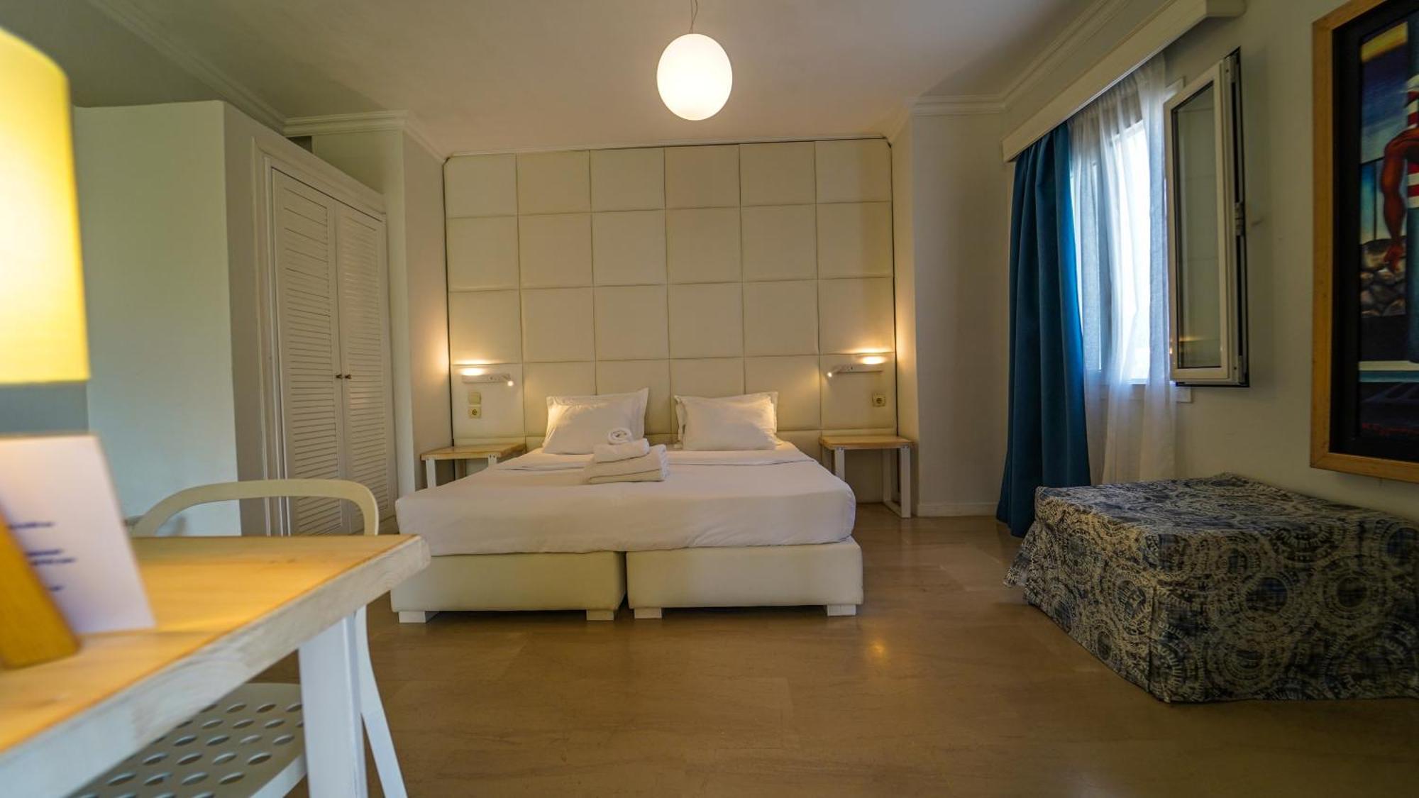 Cape North West Hotel Парга Екстериор снимка