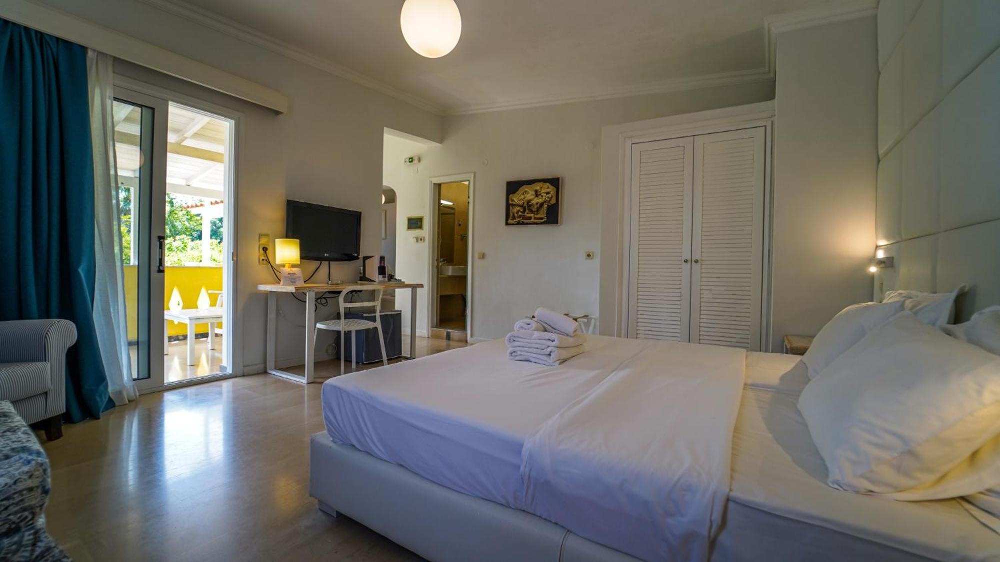 Cape North West Hotel Парга Екстериор снимка